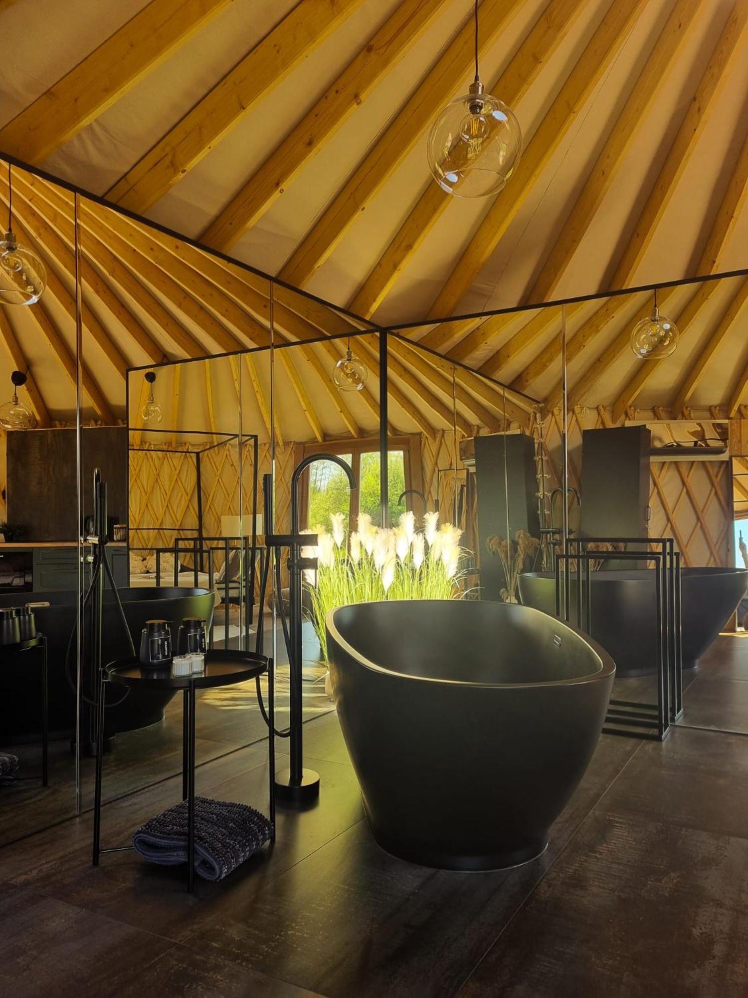 Jurty Glamping Hotel Gostynin Exterior foto
